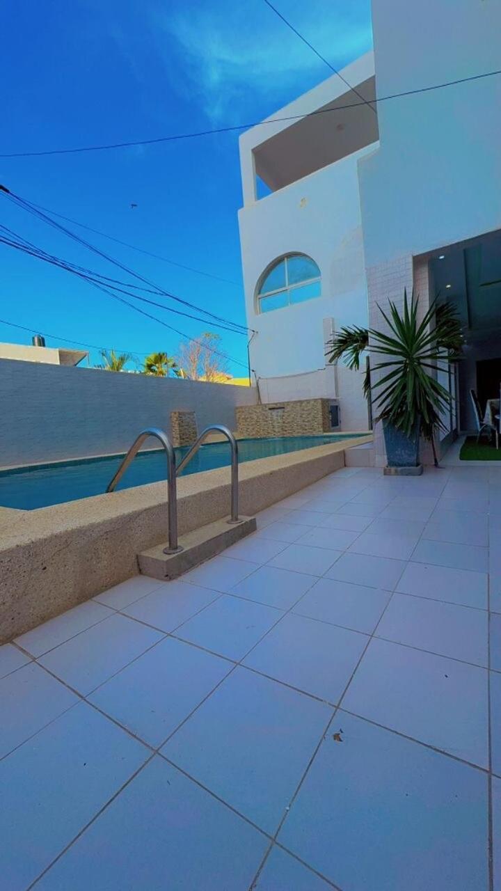 Luxe 4 Avec Piscine, Vue Villa